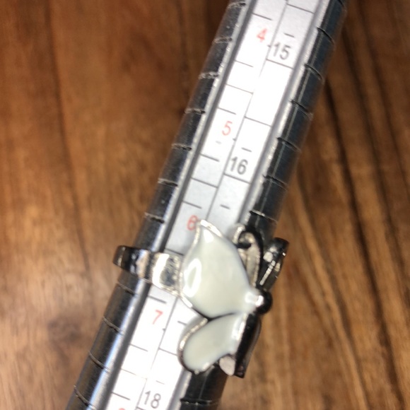 3/$25 Set 5 Butterfly Rings - Picture 8 of 9